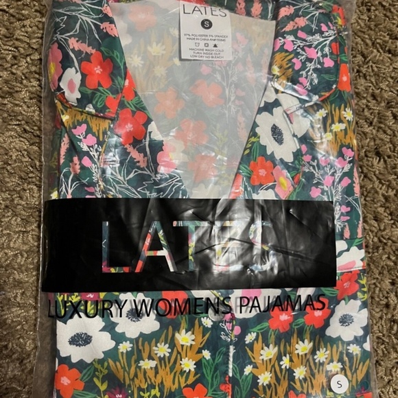 Lates by Kate Pajamas Satin Size small Pajama Set Holiday Floral - Picture 1 of 6